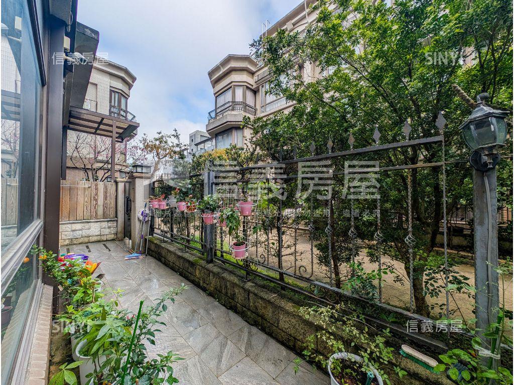 法國小鎮庭院美墅房屋室內格局與周邊環境