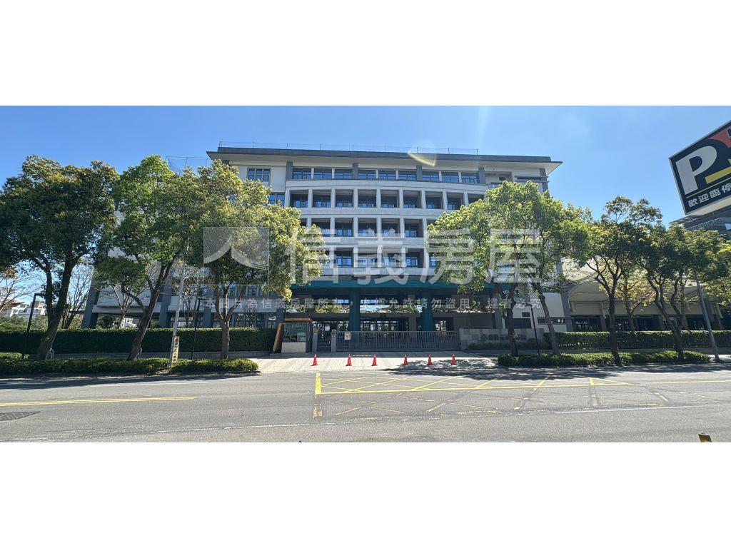 法國小鎮庭院美墅房屋室內格局與周邊環境