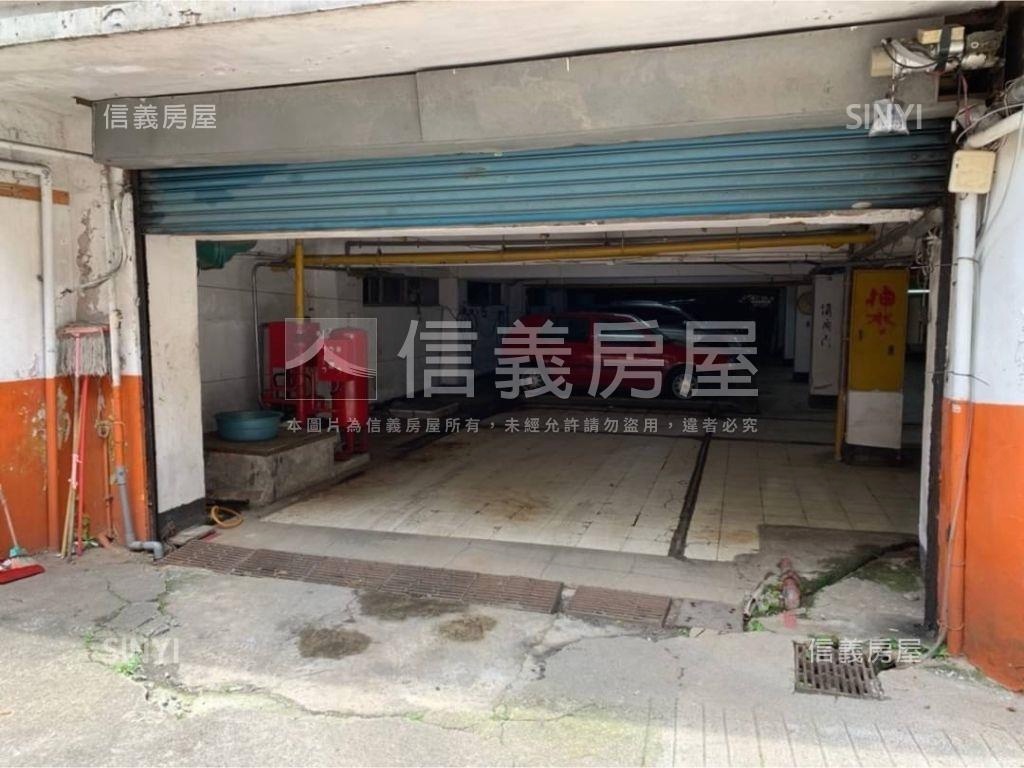 專任大安區坡平車位房屋室內格局與周邊環境