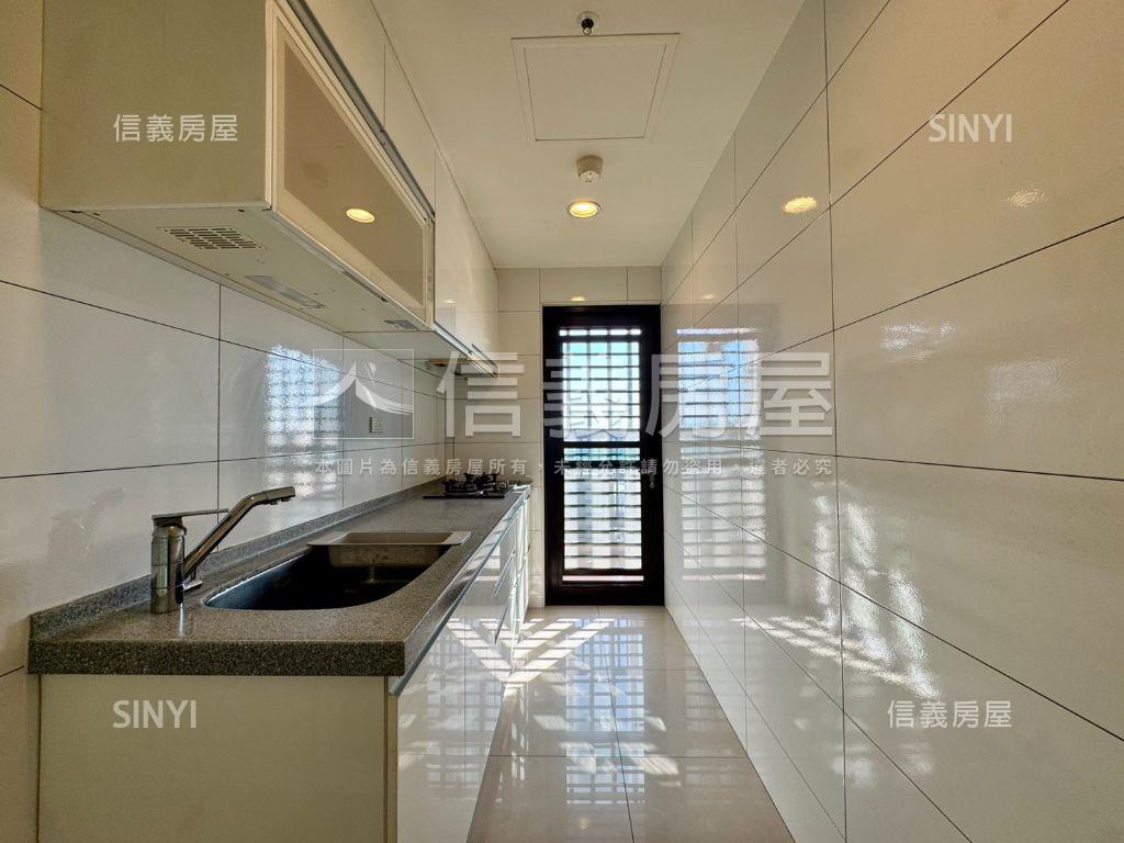 冠雲集高樓採光三房雙車位房屋室內格局與周邊環境