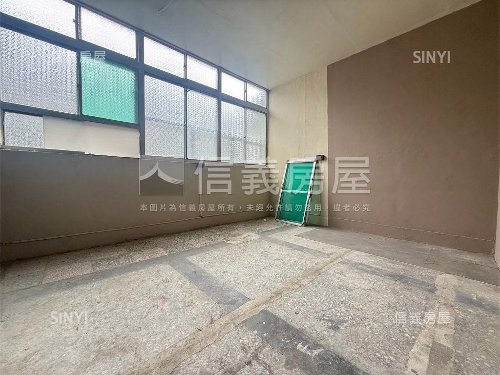 近輕軌成家活巷透天房屋室內格局與周邊環境