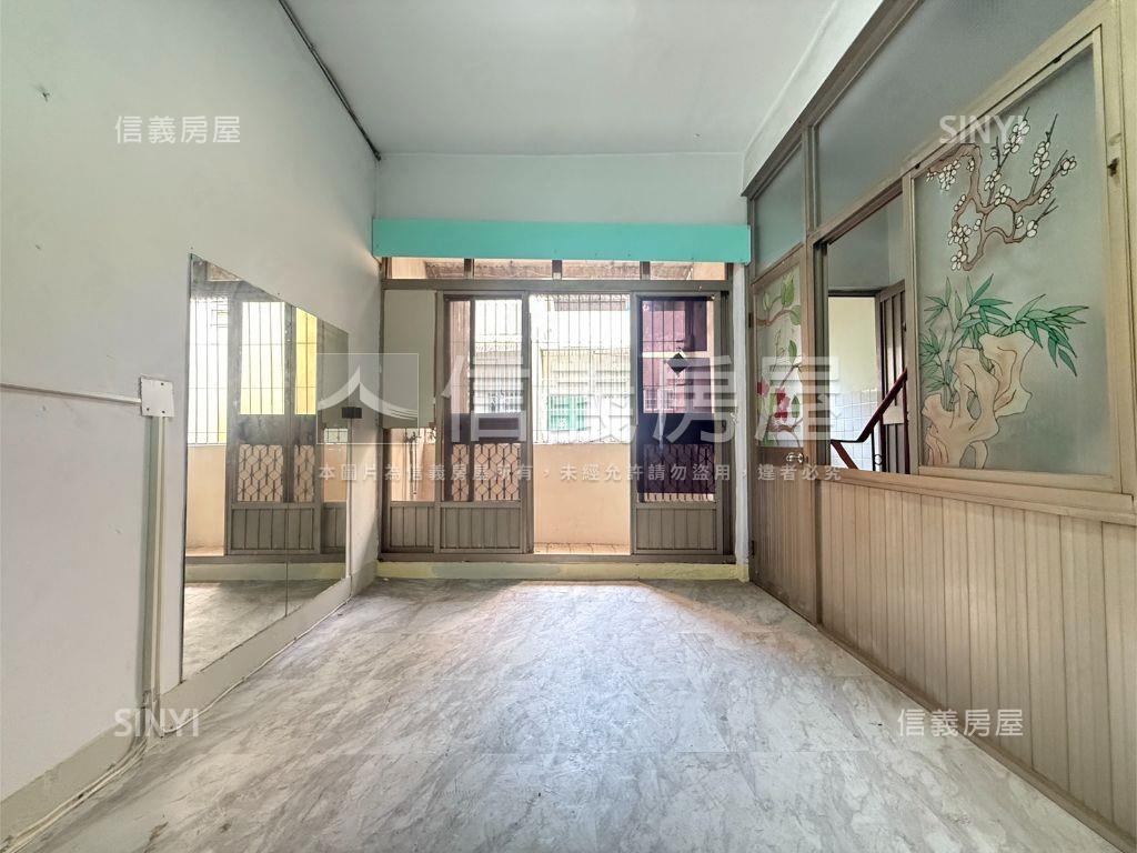 近輕軌成家活巷透天房屋室內格局與周邊環境