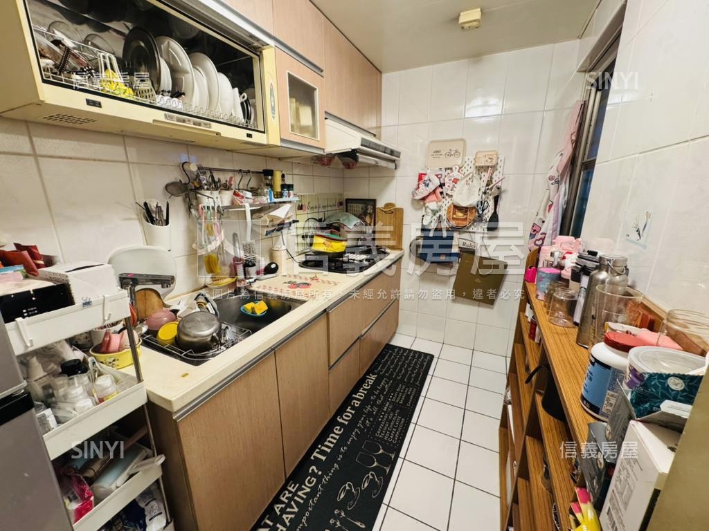 阿曼區稀有三房車位出售房屋室內格局與周邊環境