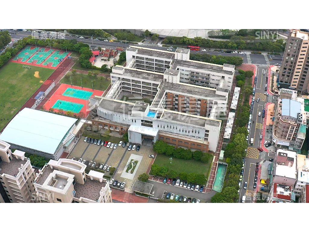 雙面臨路黃金角邊土地房屋室內格局與周邊環境
