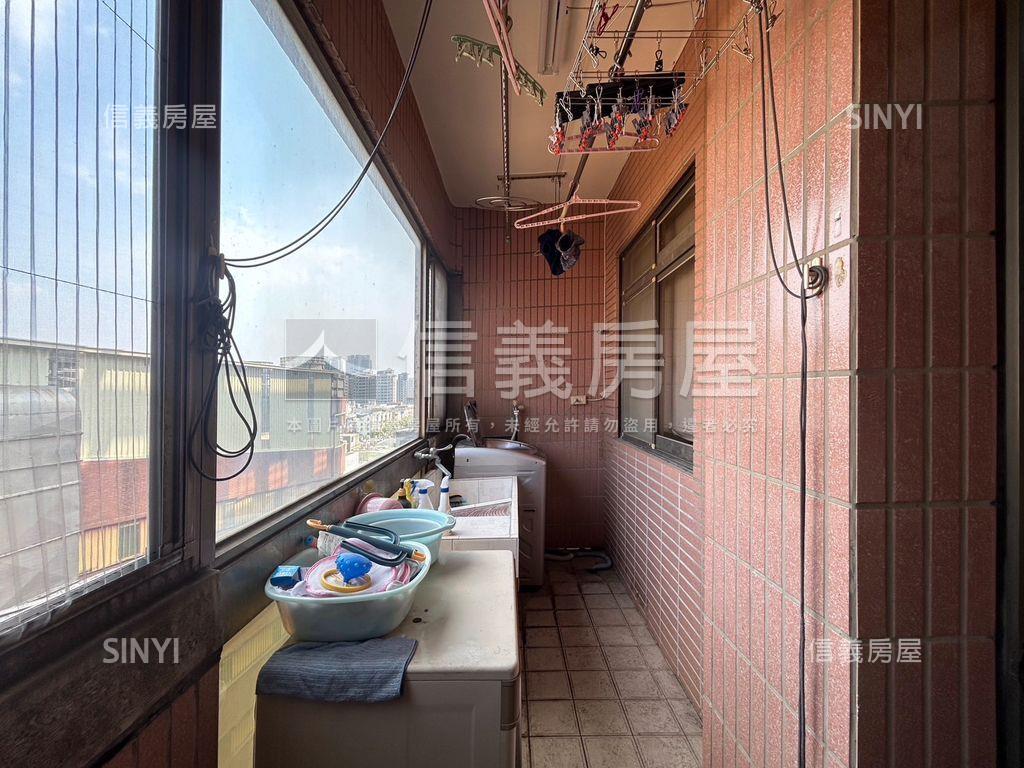 縣府生活圈大四房附車位房屋室內格局與周邊環境