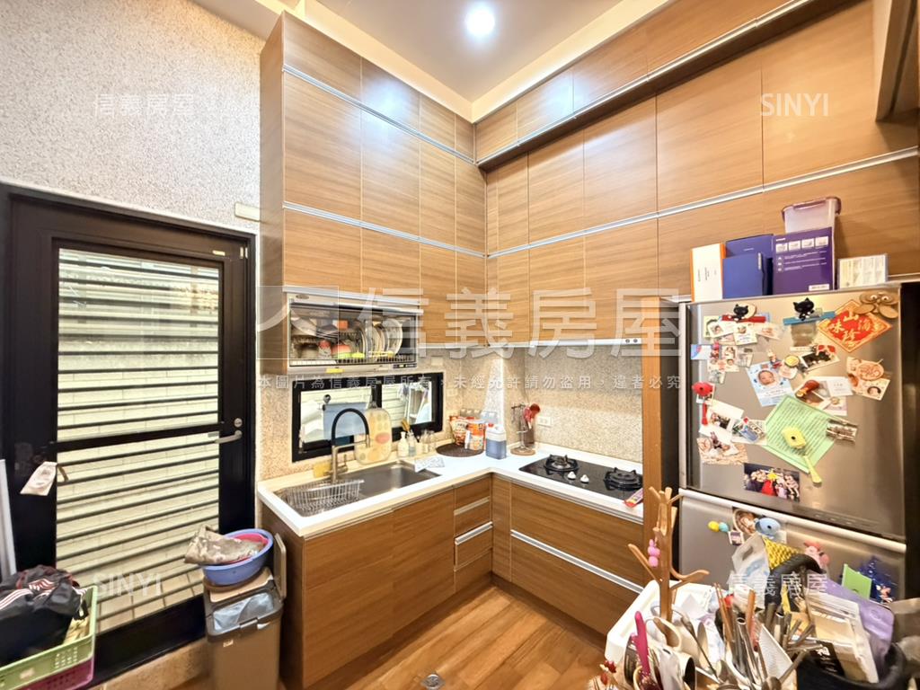 精銳震後車位別墅房屋室內格局與周邊環境