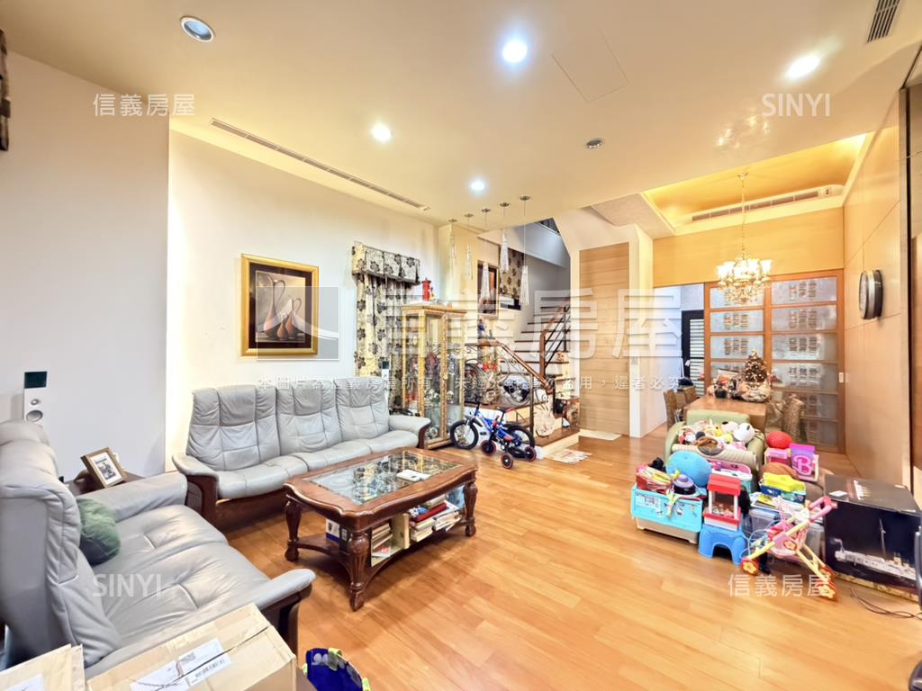 精銳震後車位別墅房屋室內格局與周邊環境