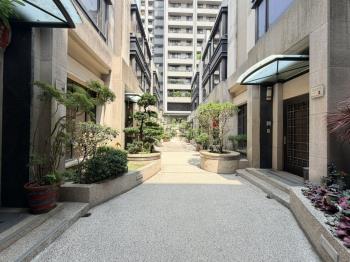 精銳震後車位別墅