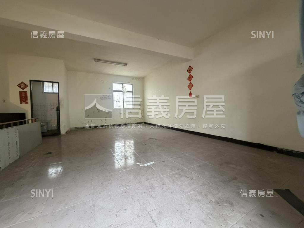 近交流道有後院透天房屋室內格局與周邊環境