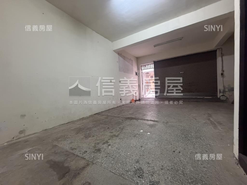 近交流道有後院透天房屋室內格局與周邊環境