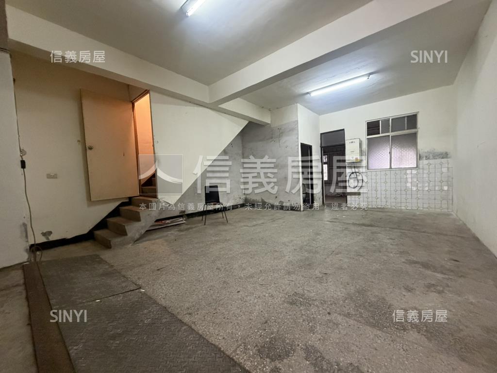 近交流道有後院透天房屋室內格局與周邊環境
