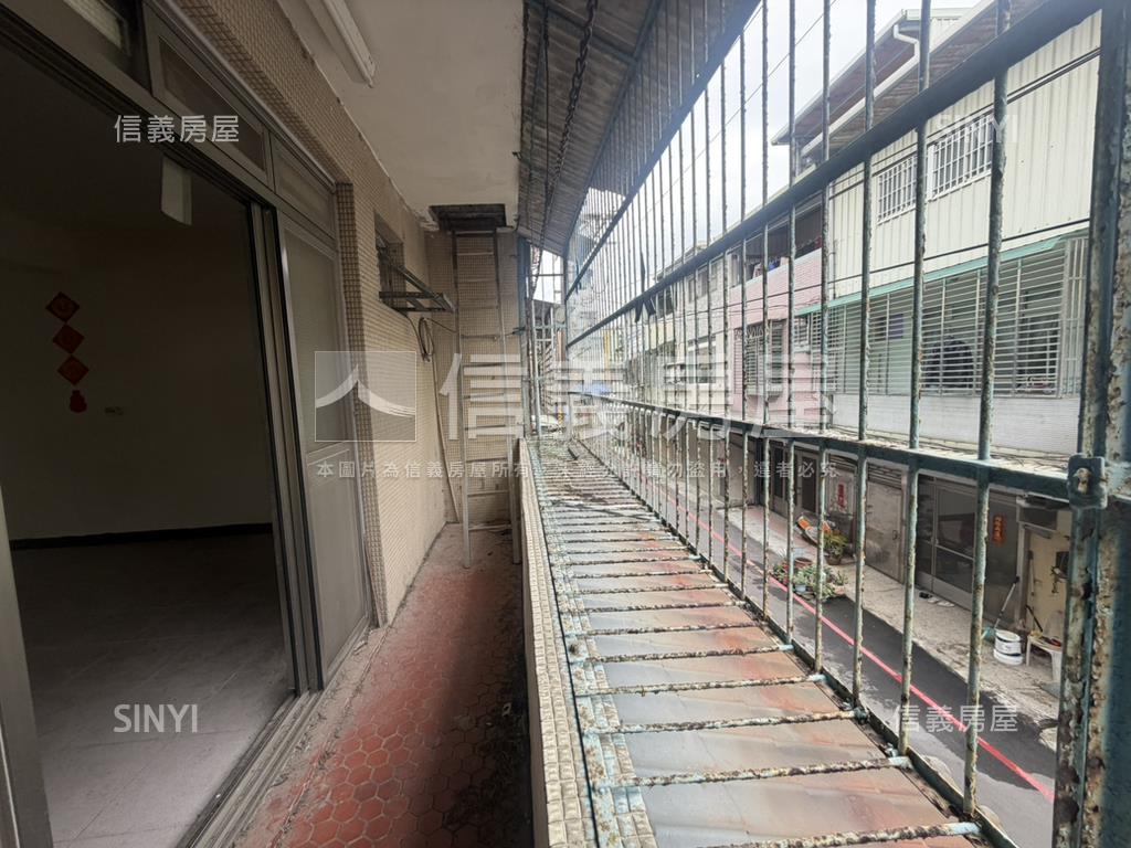 近交流道有後院透天房屋室內格局與周邊環境