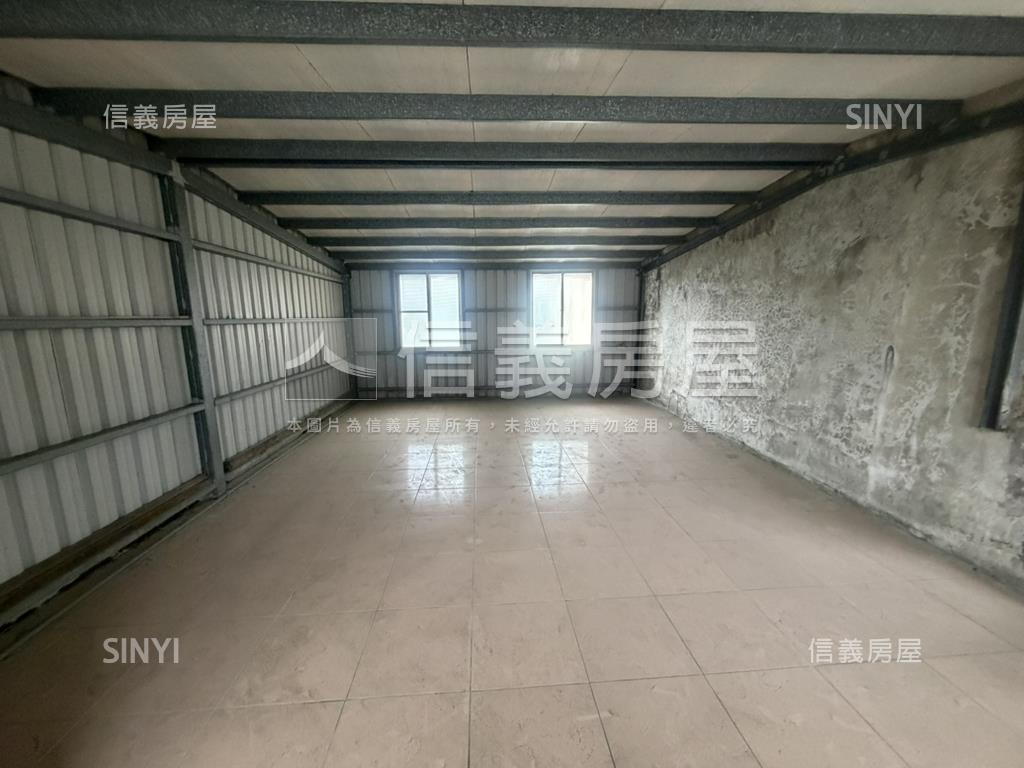 近交流道有後院透天房屋室內格局與周邊環境