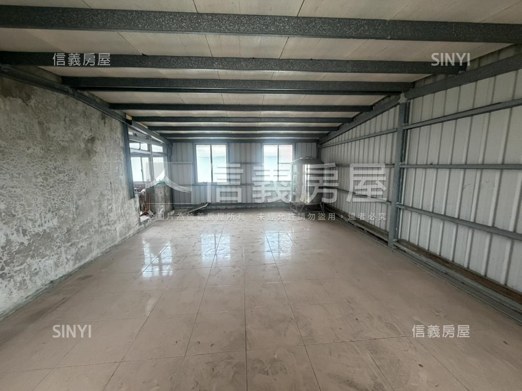近交流道有後院透天房屋室內格局與周邊環境