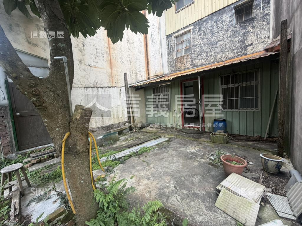 近交流道有後院透天房屋室內格局與周邊環境