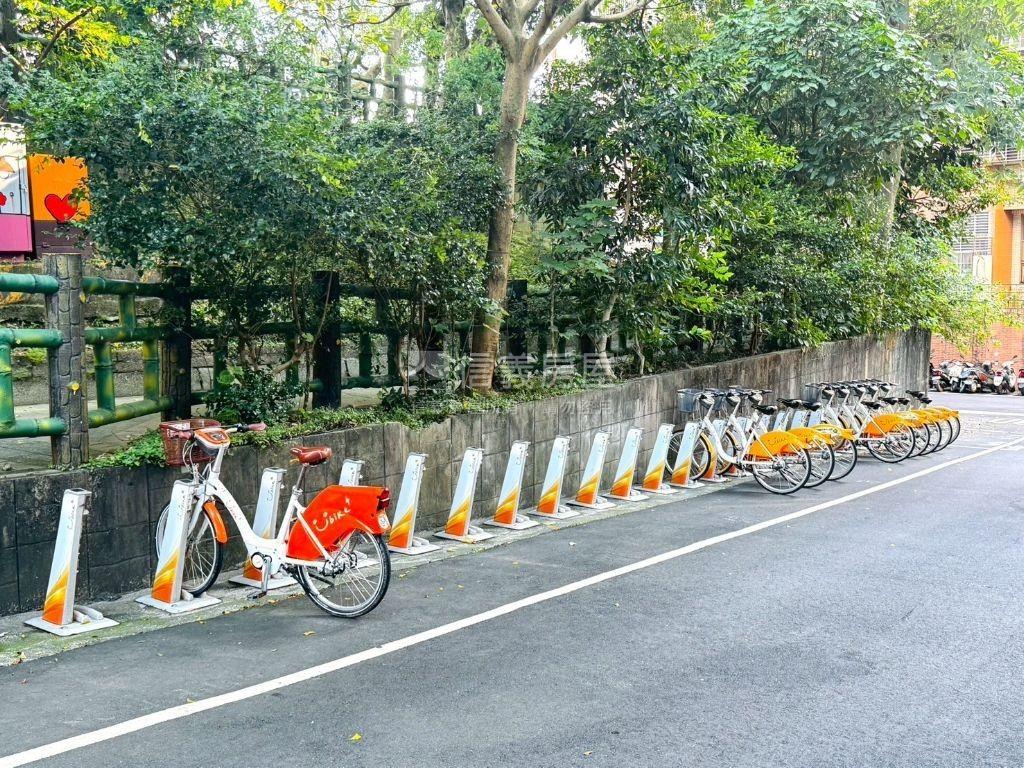 面公園美妝一樓房屋室內格局與周邊環境