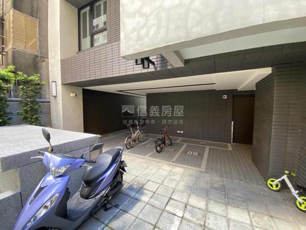 羅丹光亮角間美妝二房房屋室內格局與周邊環境