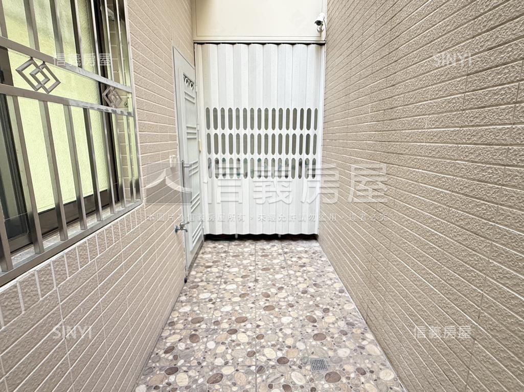 南台橫路面寬翻新透天房屋室內格局與周邊環境