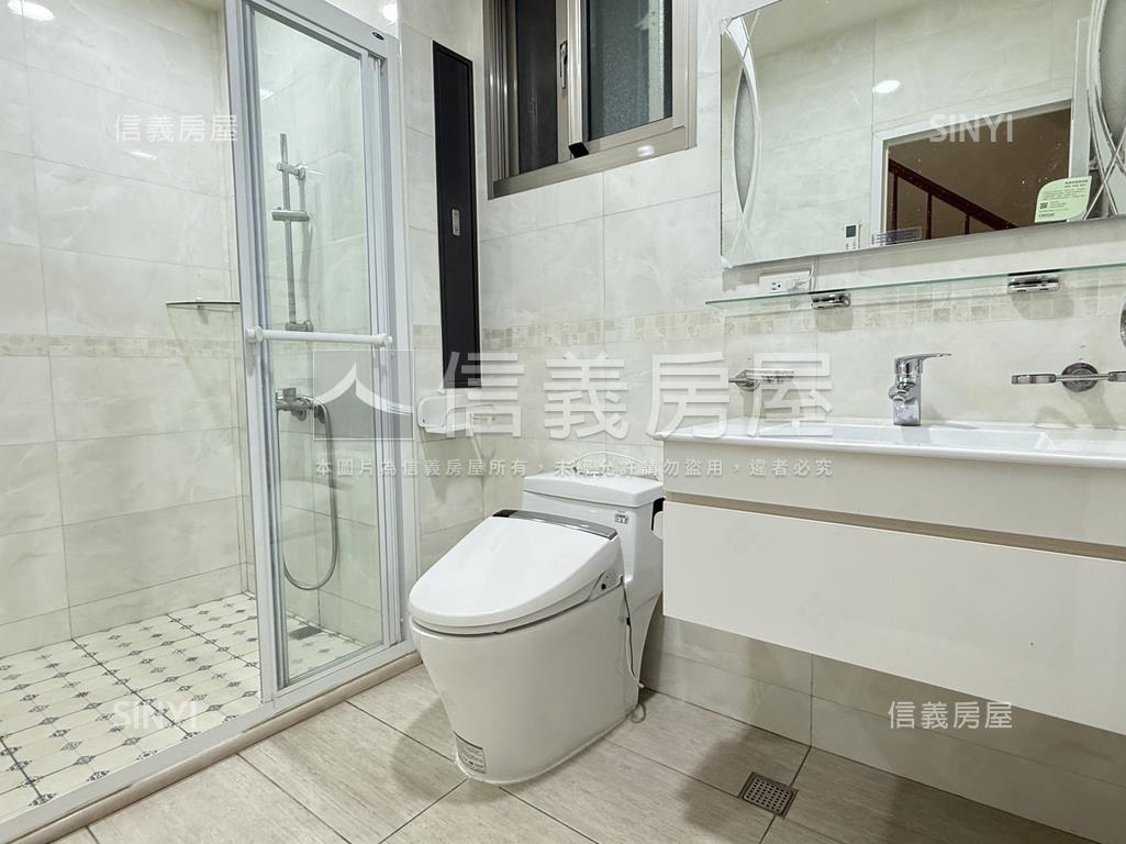 南台橫路面寬翻新透天房屋室內格局與周邊環境