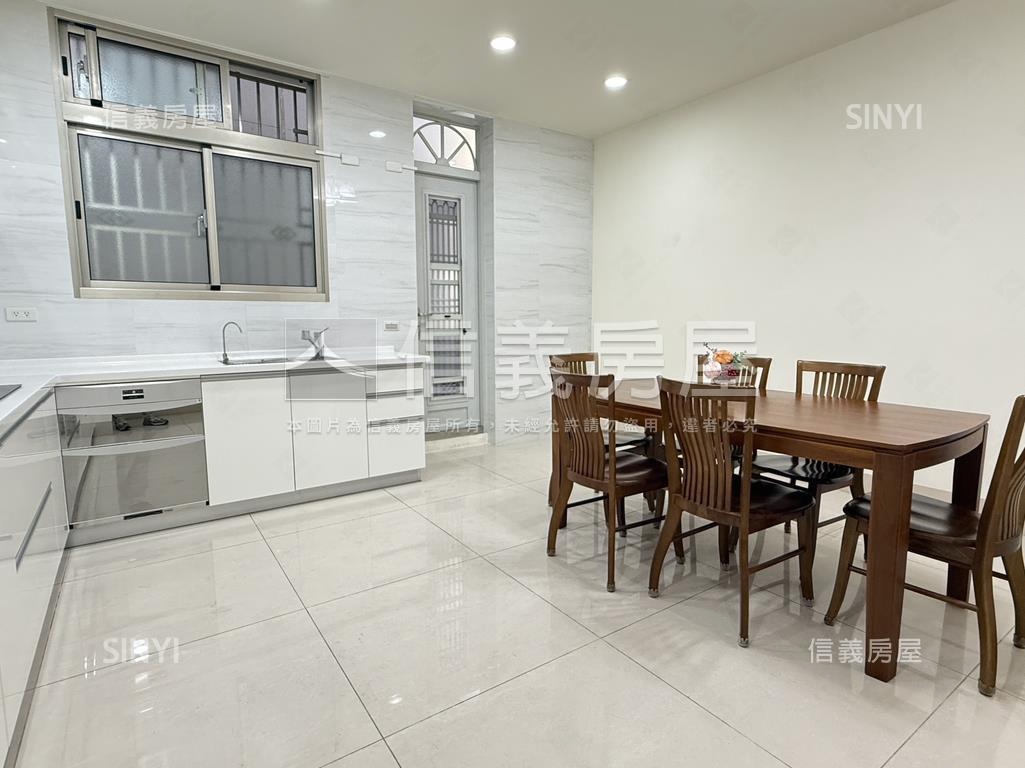 南台橫路面寬翻新透天房屋室內格局與周邊環境