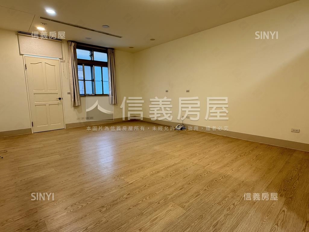 南台橫路面寬翻新透天房屋室內格局與周邊環境