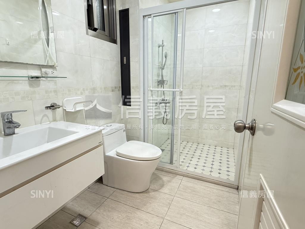 南台橫路面寬翻新透天房屋室內格局與周邊環境