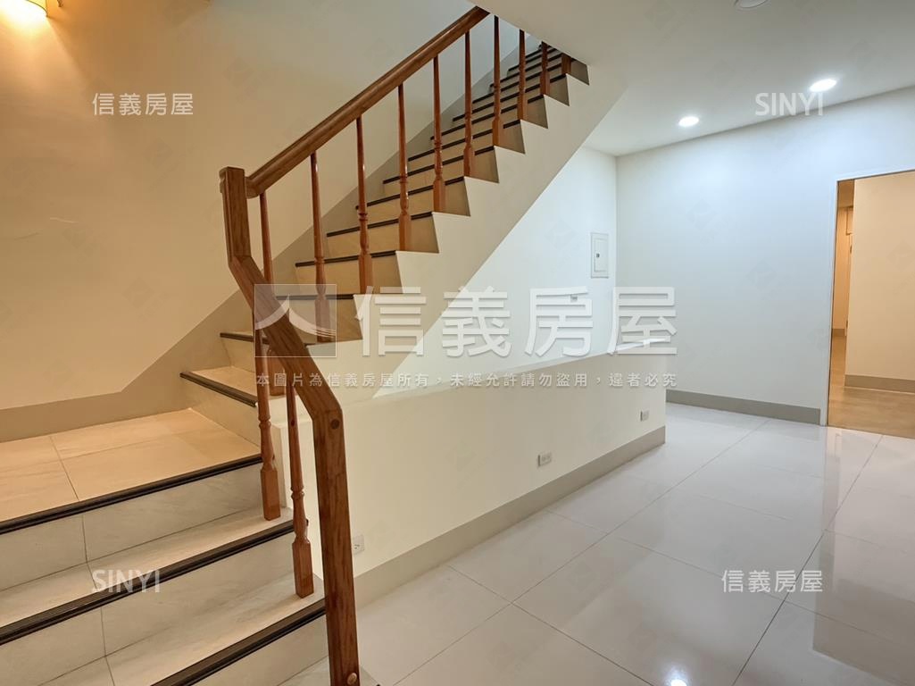 南台橫路面寬翻新透天房屋室內格局與周邊環境