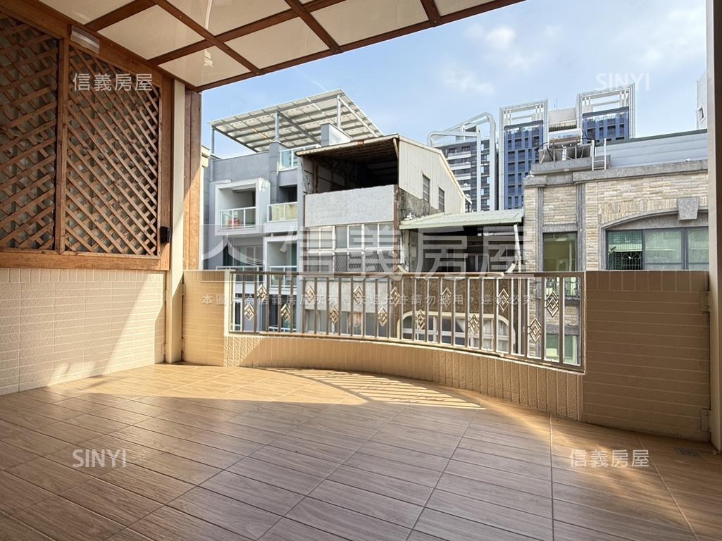 南台橫路面寬翻新透天房屋室內格局與周邊環境