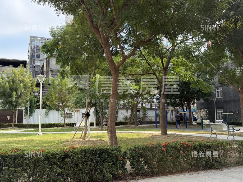 南台橫路面寬翻新透天房屋室內格局與周邊環境