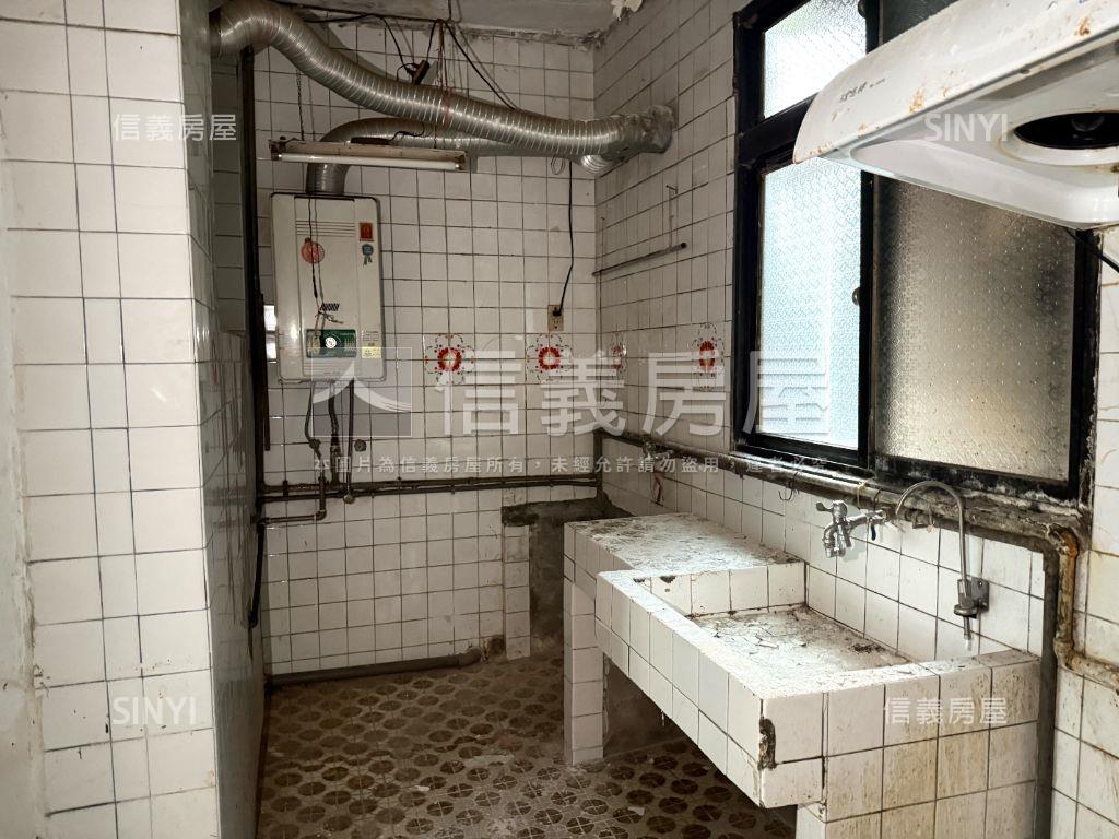 三和路四段溫馨頂加房屋室內格局與周邊環境