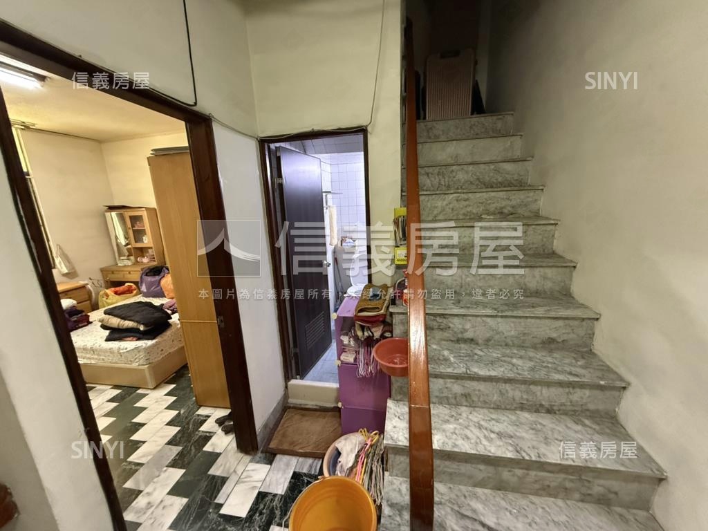 南區近健康綠洲公園大透天房屋室內格局與周邊環境