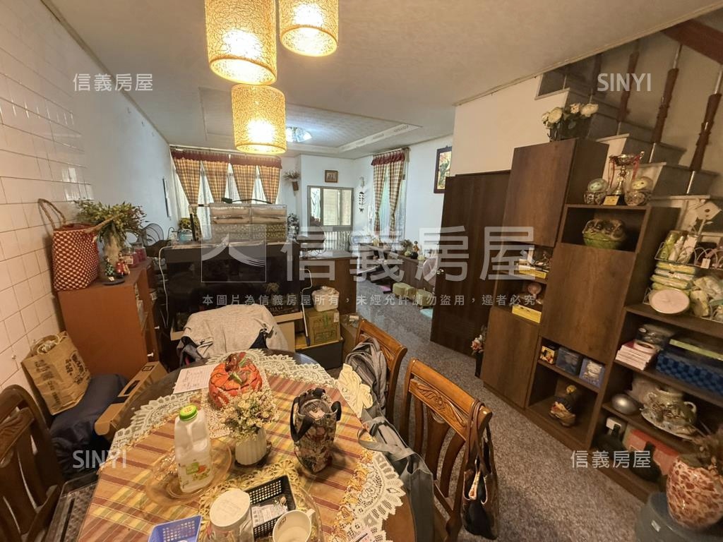 南區近健康綠洲公園大透天房屋室內格局與周邊環境