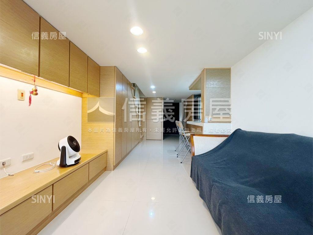 南加州Ｂ棟高樓正面河景房屋室內格局與周邊環境