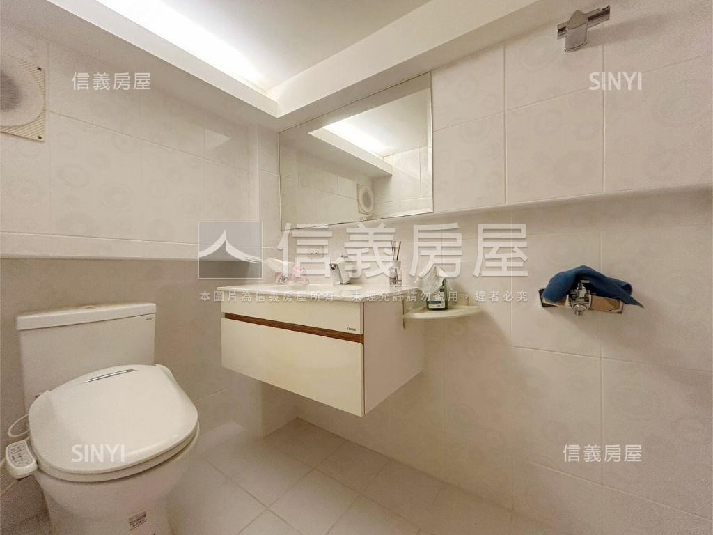 南加州Ｂ棟高樓正面河景房屋室內格局與周邊環境