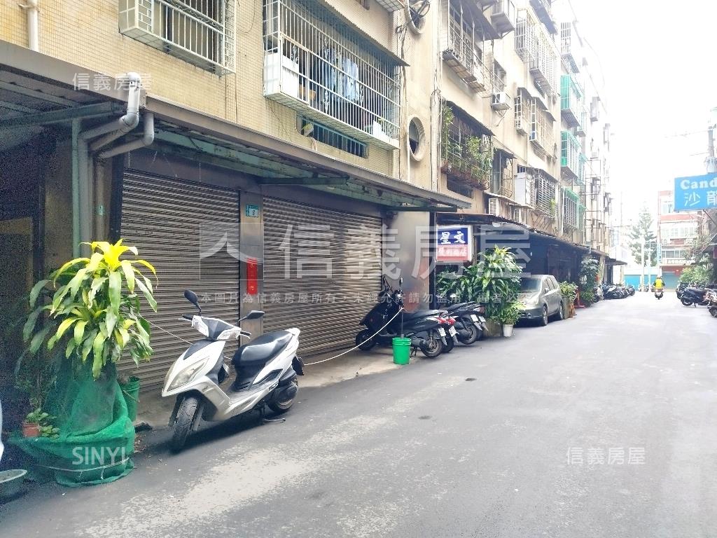 ＬＢ１２捷運黃金一樓房屋室內格局與周邊環境