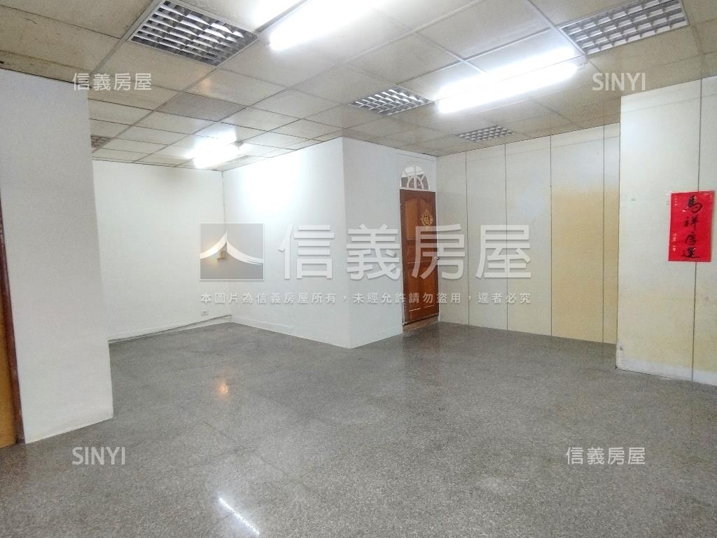 ＬＢ１２捷運黃金一樓房屋室內格局與周邊環境