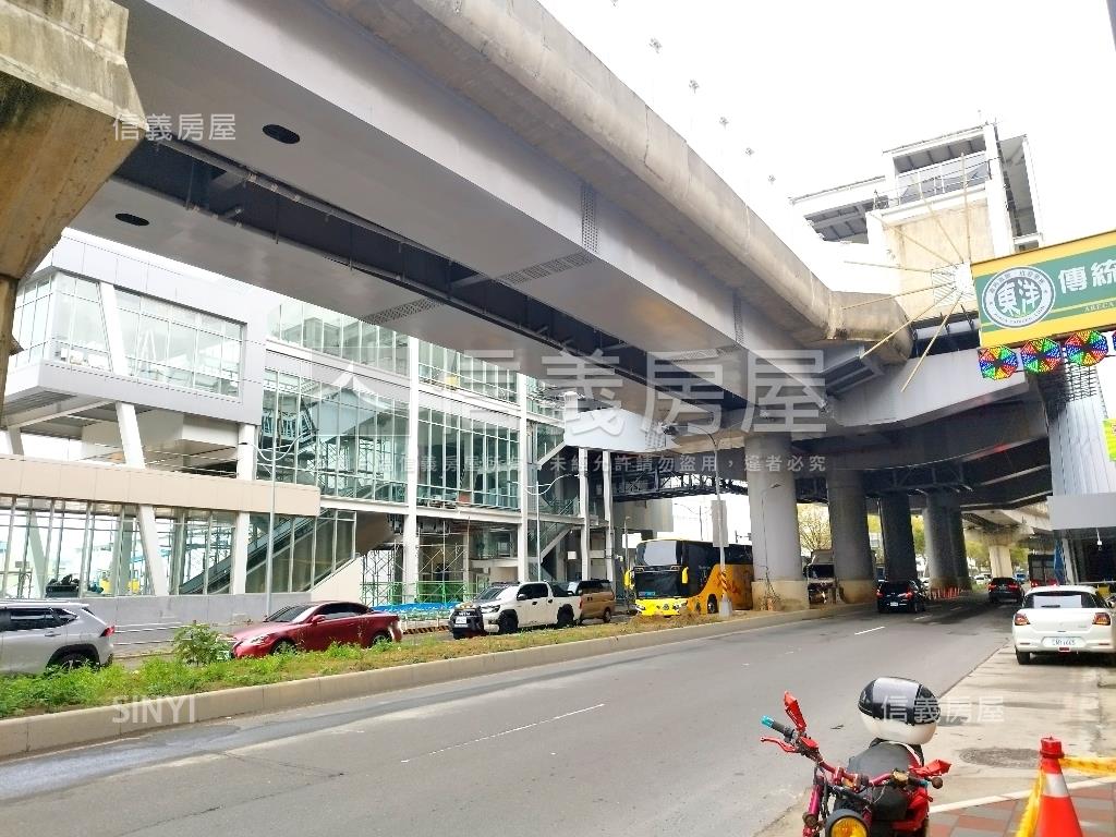 ＬＢ１２捷運黃金一樓房屋室內格局與周邊環境