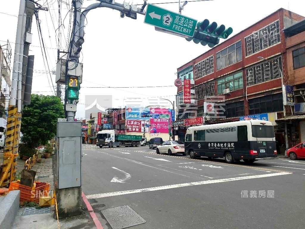 面寬一樓ＬＢ１２捷運房屋室內格局與周邊環境