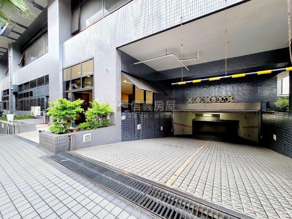 屋況整理中房屋室內格局與周邊環境