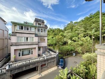 大學詩鄉★邊間透天有車庫