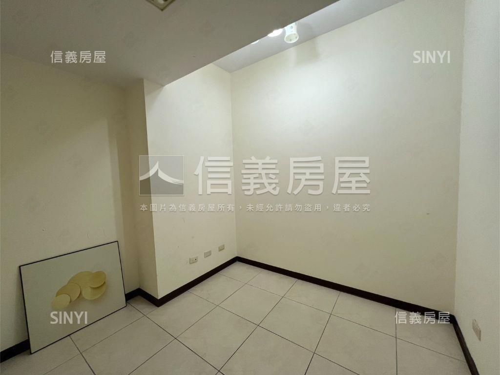 當代藝術３房車位誠售房屋室內格局與周邊環境