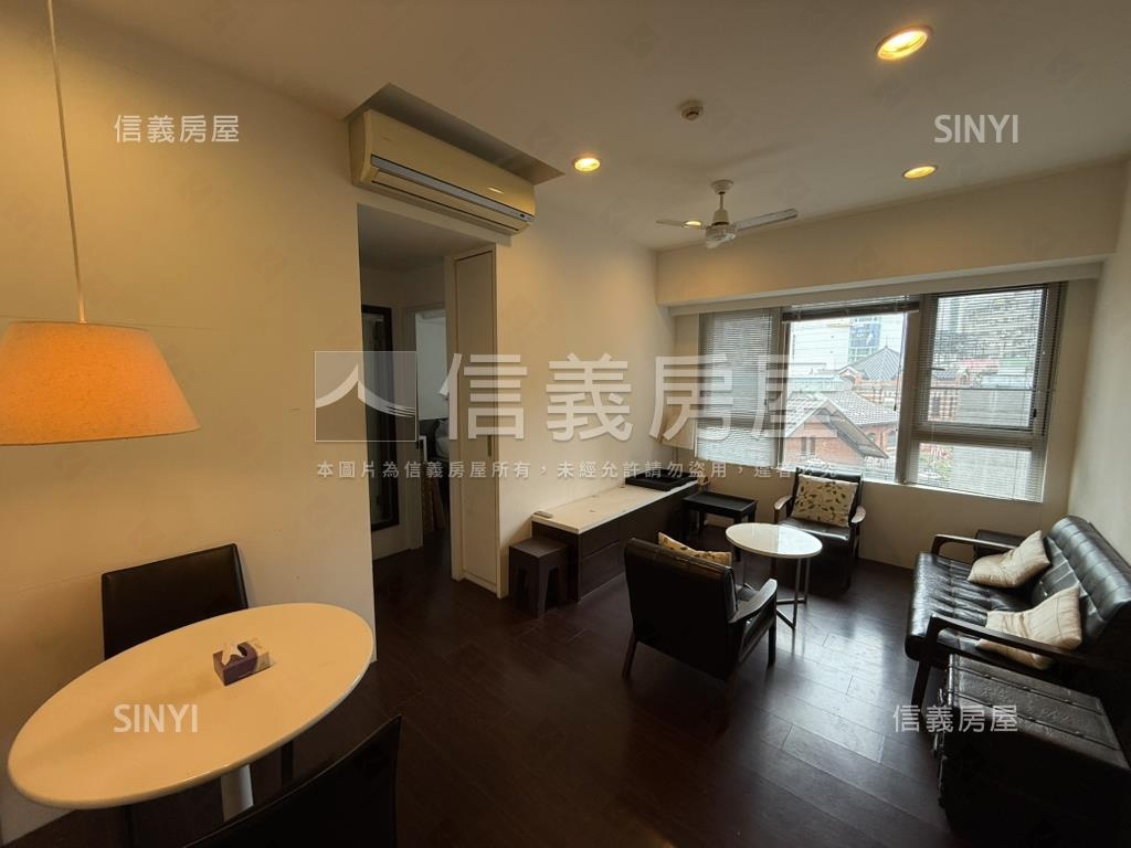 索蘭朵。面紅樓邊間兩房房屋室內格局與周邊環境