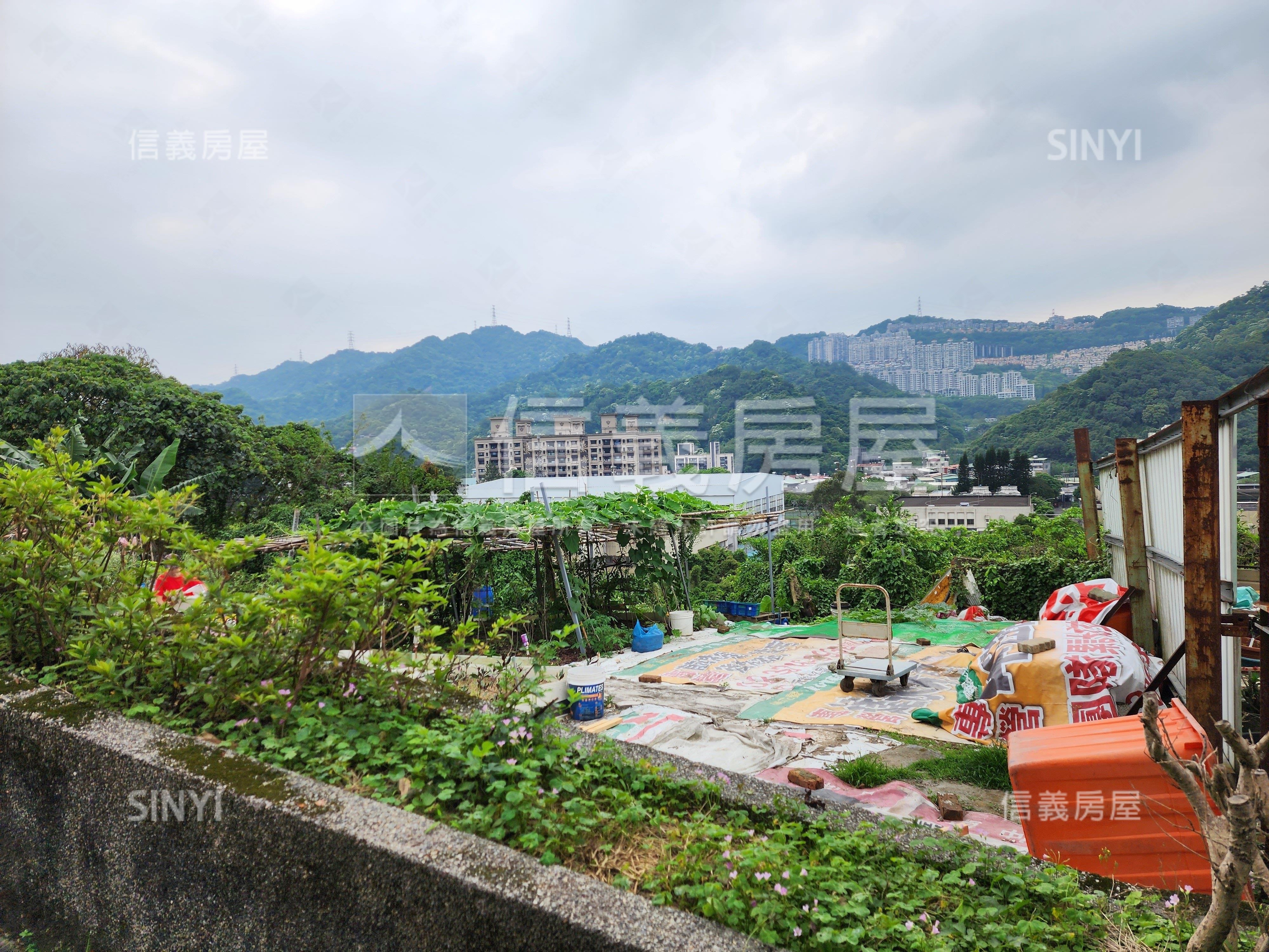 鄰安坑輕軌站臨路土地房屋室內格局與周邊環境