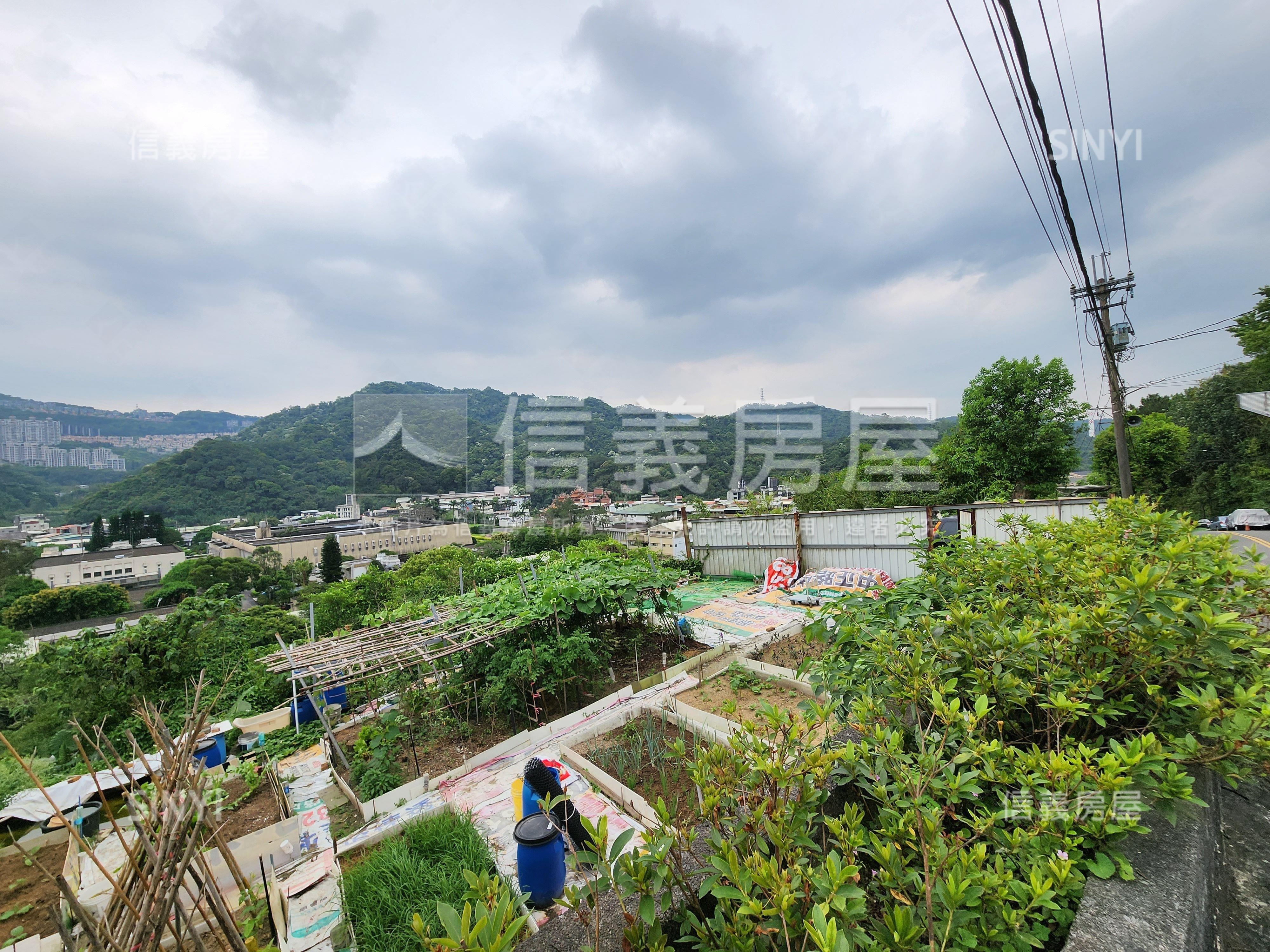 鄰安坑輕軌站臨路土地房屋室內格局與周邊環境