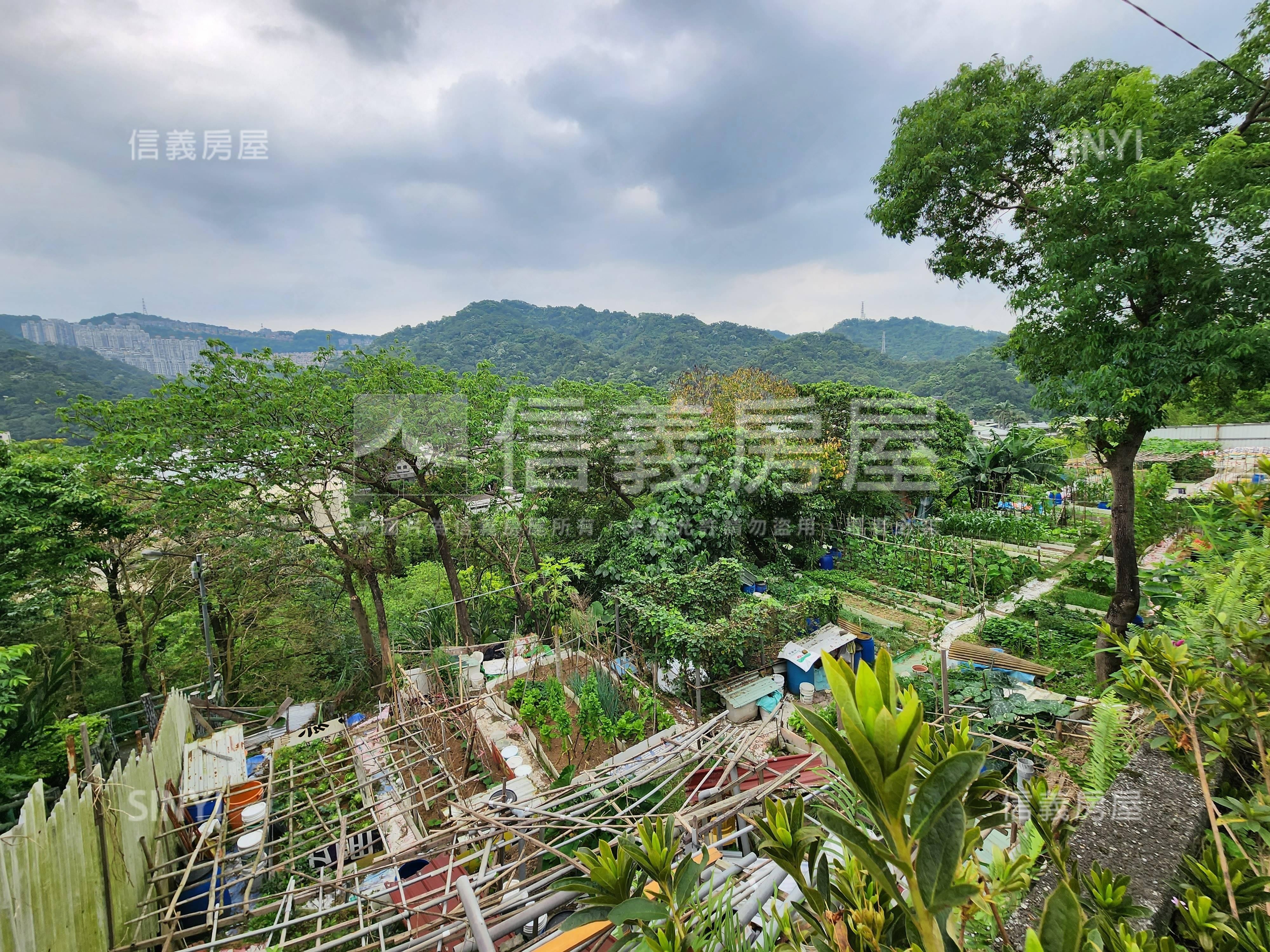 鄰安坑輕軌站臨路土地房屋室內格局與周邊環境