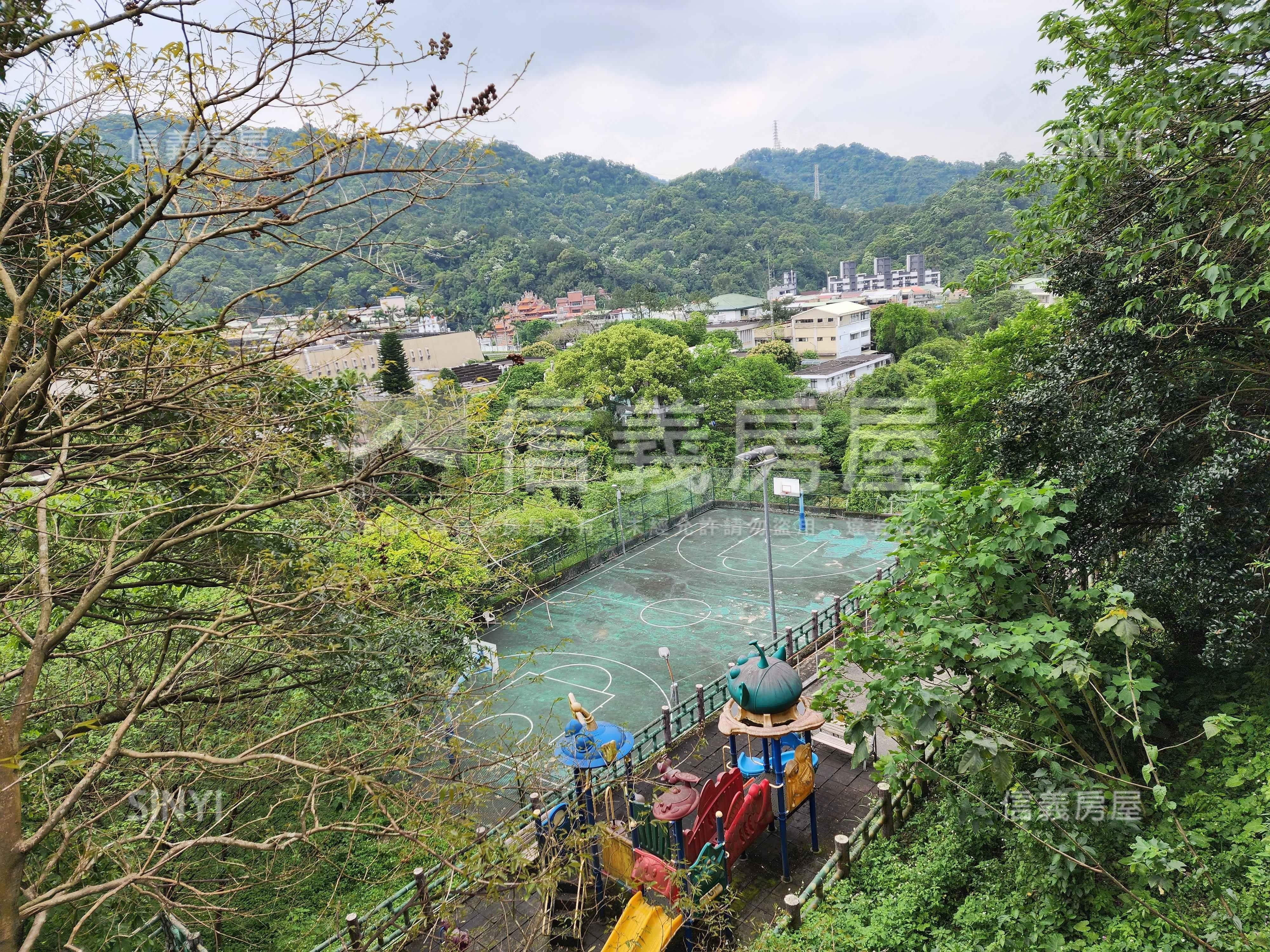 鄰安坑輕軌站臨路土地房屋室內格局與周邊環境