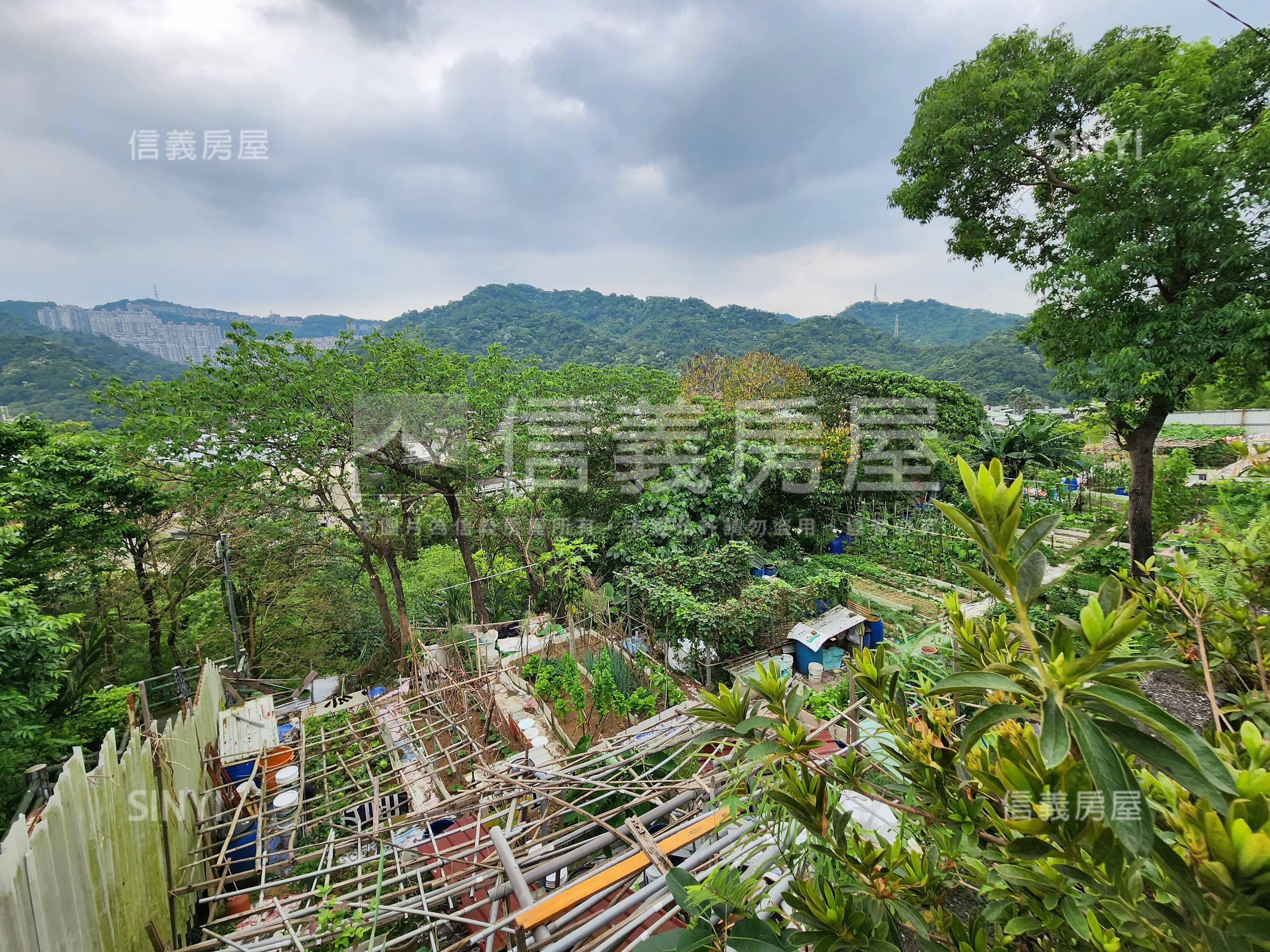 鄰安坑輕軌站臨路土地房屋室內格局與周邊環境
