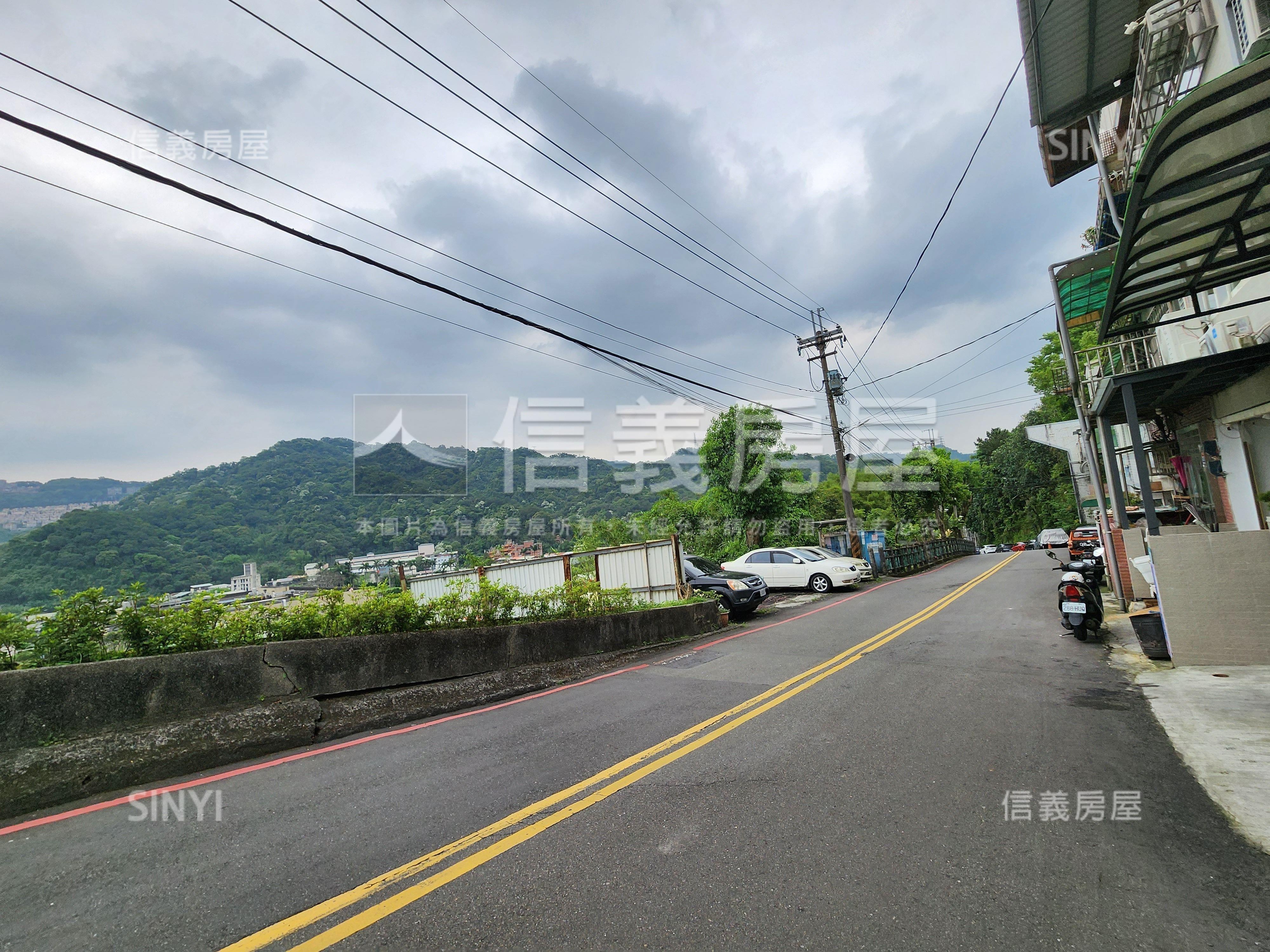 鄰安坑輕軌站臨路土地房屋室內格局與周邊環境