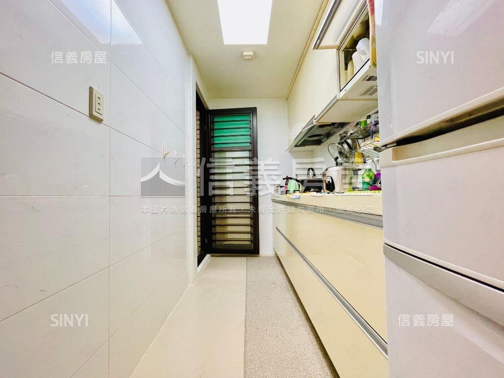 專任傳家世紀館三房車位房屋室內格局與周邊環境