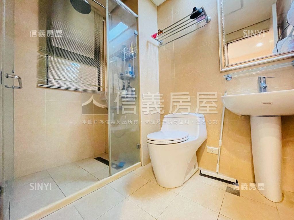 專任傳家世紀館三房車位房屋室內格局與周邊環境